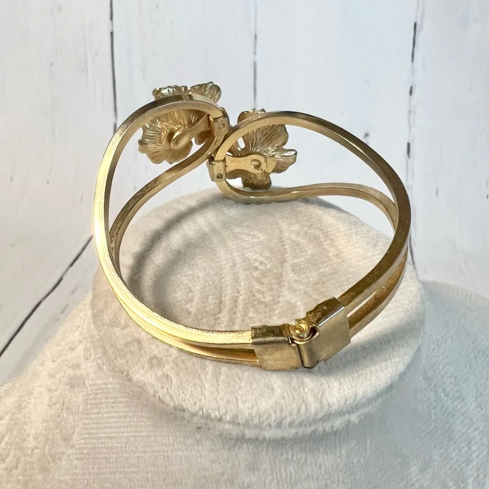 Vintage Gold Tone Hinged Painted Pansy Bangle Bracelet with Pearl